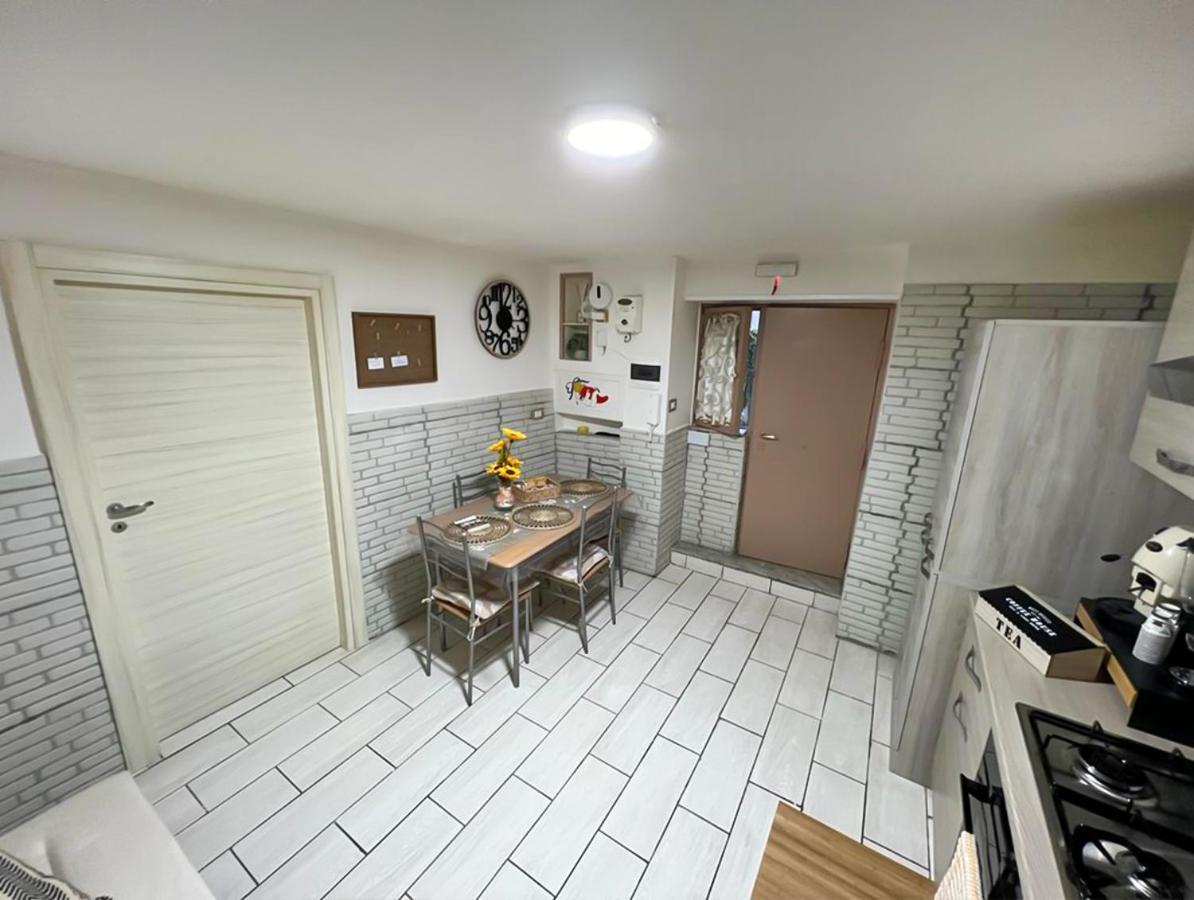 Apartamento Il Nido Di Mariaflo Nápoles Exterior foto